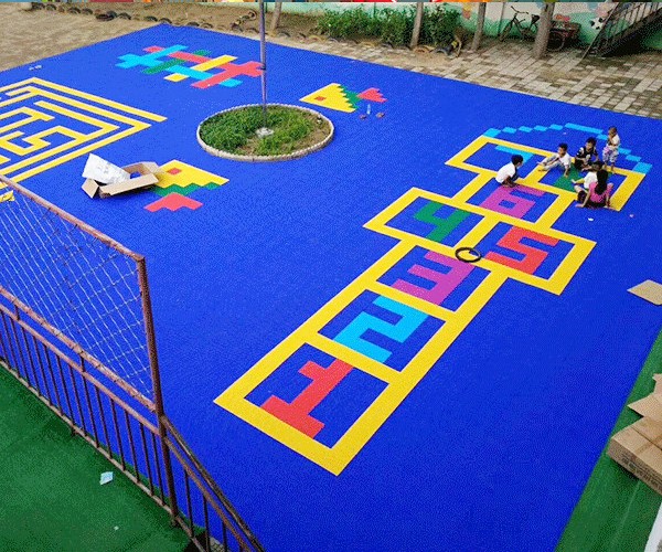 幼兒園露天場地拚接麻豆中文字幕